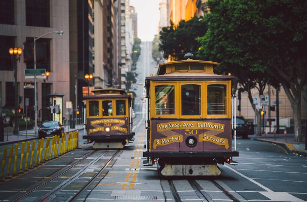 Image of retro tram cars on the streets of San Francisco. San Fran is ranked 9 out of 100 on the The Arcadis Sustainable Cities Index 2022.