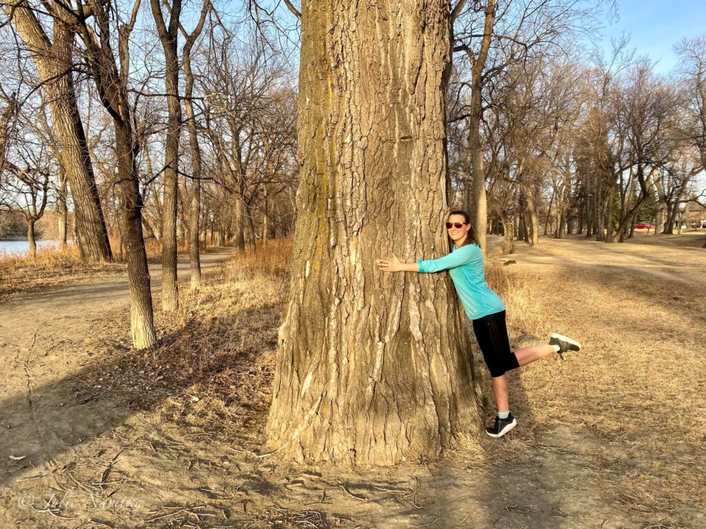 Image of the author of the site hugging a tree in a city park.