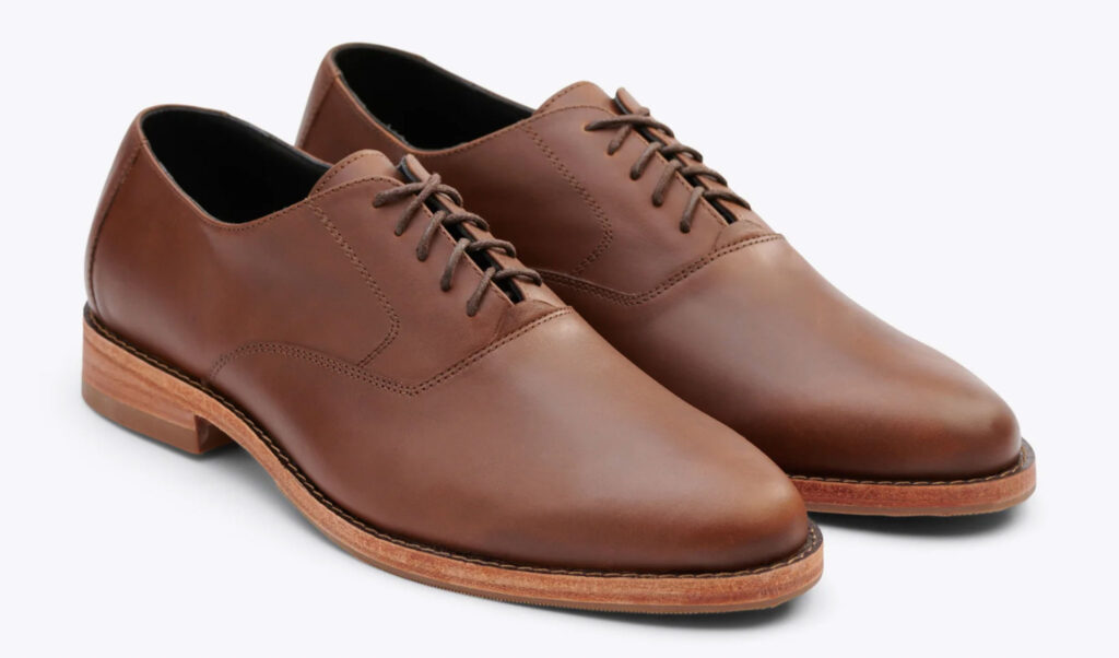 Image of the Nisolo everyday oxford in brown.