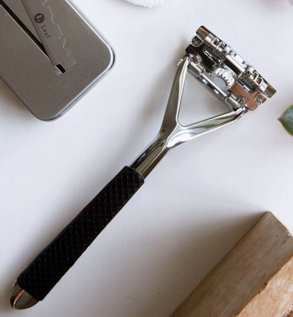 Image of the pivoting head stainless steel razor by Leaf Shave.