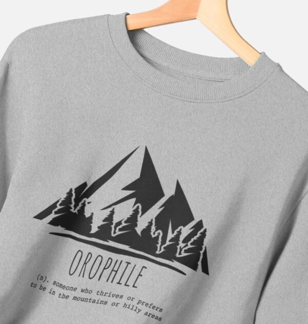Image of the "Mountain Lover Crewneck" in Grey.